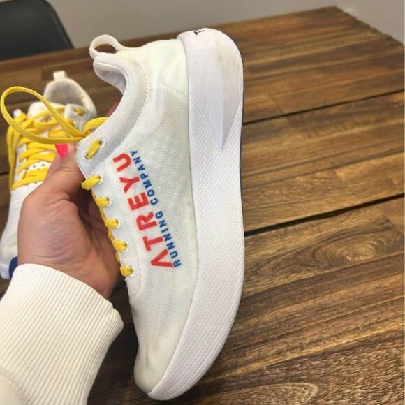 Triathlete Atreyu “the artist” running shoe. White. Size 7 men’s, 8.5 woman’s. L - Picture 7 of 9
